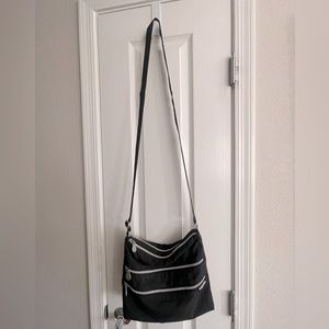 Baggallini Black crossbody purse